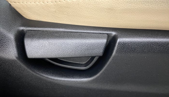 2018 Hyundai NEW SANTRO 1.1 SPORTZ MT CNG, CNG, Manual, 39,718 km, Driver Side Adjustment Panel