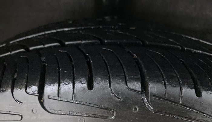 2018 Hyundai NEW SANTRO 1.1 SPORTZ MT CNG, CNG, Manual, 39,718 km, Right Rear Tyre Tread