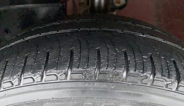 2016 Mahindra Kuv100 K4+ 6 STR, Petrol, Manual, 24,638 km, Left Front Tyre Tread