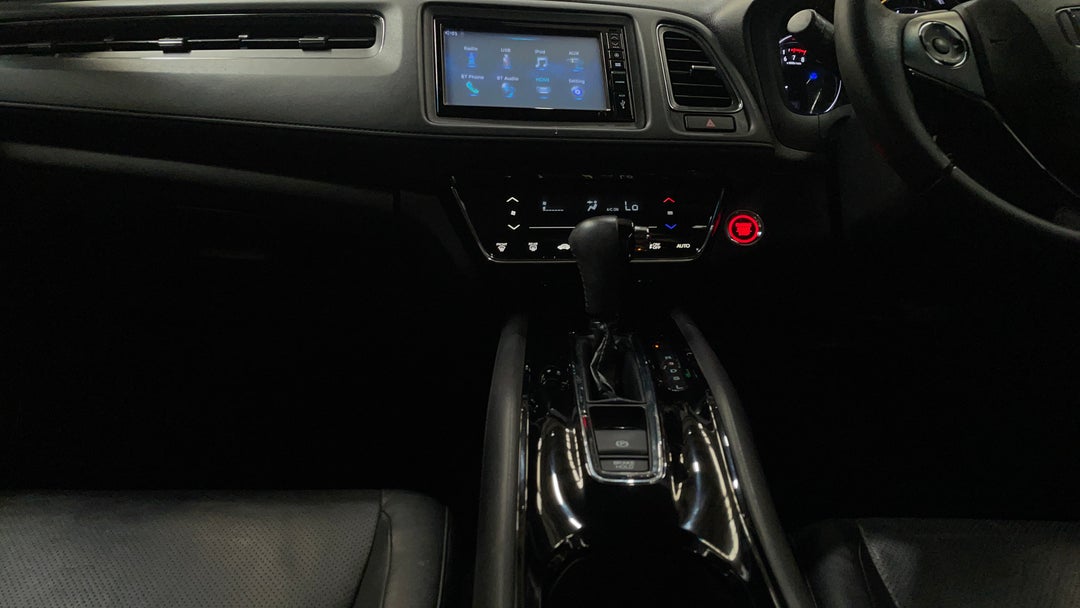 2020 Honda HR-V Vti-s, Automatic, 108297 km, Center Console