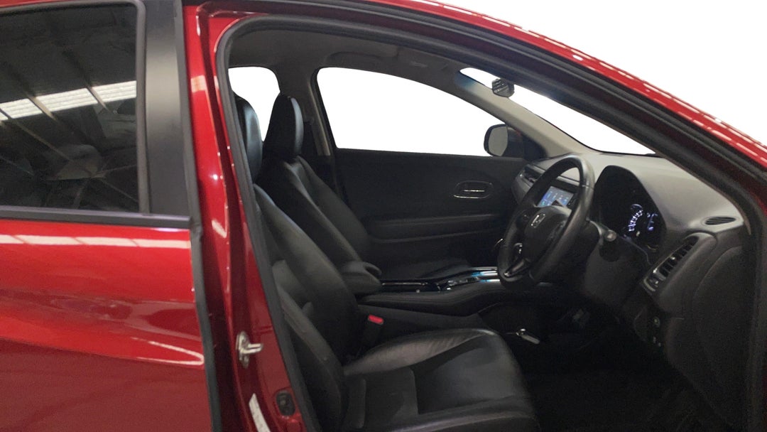 2020 Honda HR-V Vti-s, Automatic, 108297 km, Right Side Front Door Cabin View