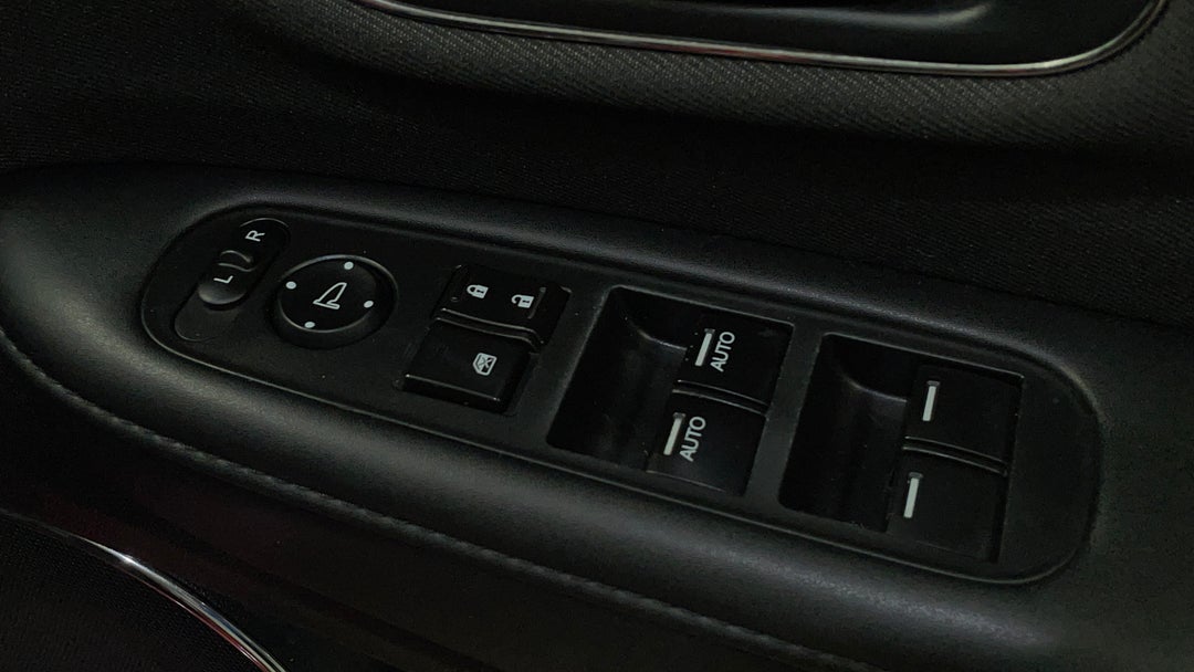 2020 Honda HR-V Vti-s, Automatic, 108297 km, Drivers Side Door Panel Controls