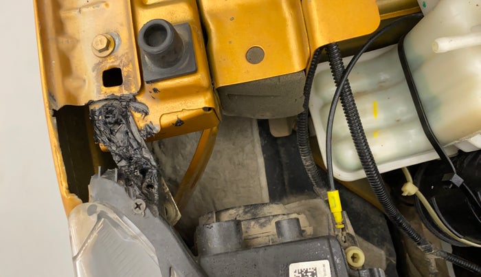 2021 Renault TRIBER RXL MT, Petrol, Manual, 36,758 km, Right headlight - Clamp has minor damage