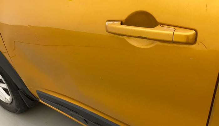2021 Renault TRIBER RXL MT, Petrol, Manual, 36,758 km, Front passenger door - Minor scratches