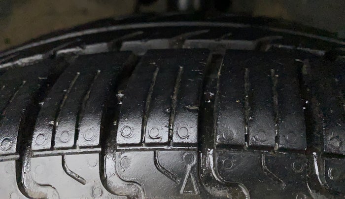 2010 Maruti Ritz VDI, Diesel, Manual, 96,425 km, Right Front Tyre Tread