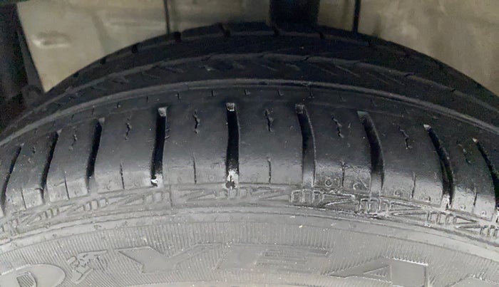 2017 Toyota Etios V PLATINUM, Petrol, Manual, 15,773 km, Left Front Tyre Tread