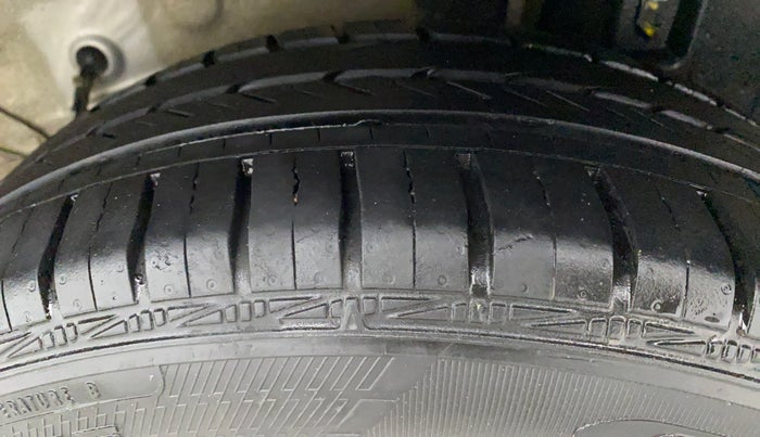 2017 Toyota Etios V PLATINUM, Petrol, Manual, 15,773 km, Left Rear Tyre Tread