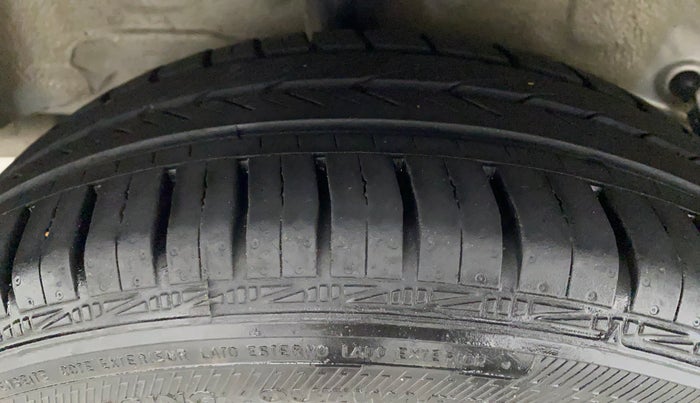 2017 Toyota Etios V PLATINUM, Petrol, Manual, 15,773 km, Right Rear Tyre Tread
