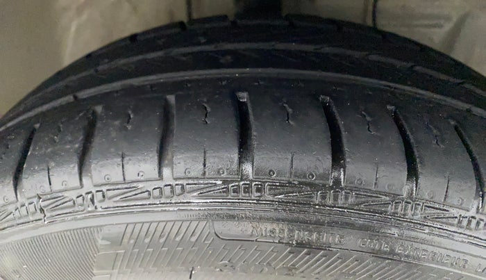 2017 Toyota Etios V PLATINUM, Petrol, Manual, 15,773 km, Right Front Tyre Tread