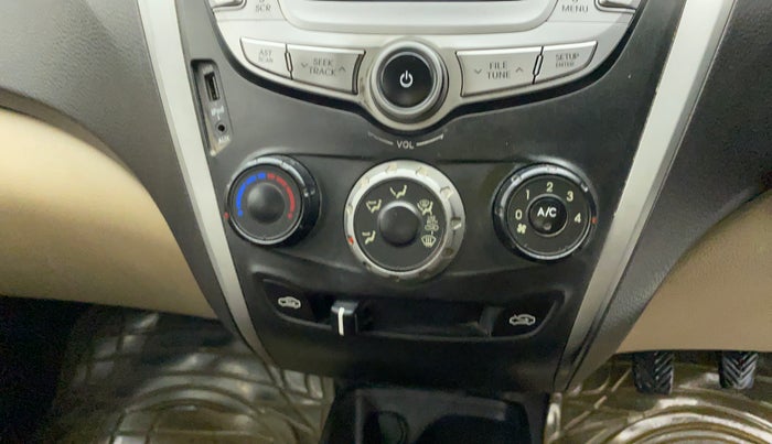 2012 Hyundai Eon MAGNA +, Petrol, Manual, 1,08,426 km, AC Unit - Directional switch has minor damage