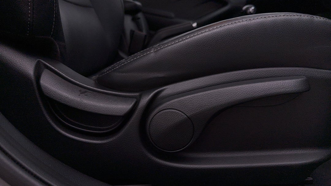 2016 Kia Cerato Si, Automatic, 106695 km, Drivers Side Adjustment Panel