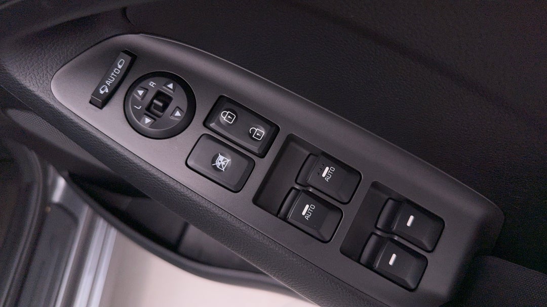 2016 Kia Cerato Si, Automatic, 106695 km, Drivers Side Door Panel Controls