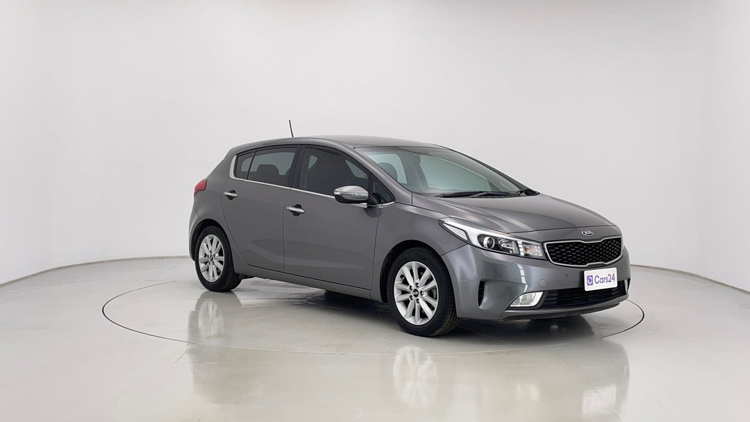 2016 Kia Cerato Si, Automatic, 106695 km, Right Front Diagonal (45- Degree) View