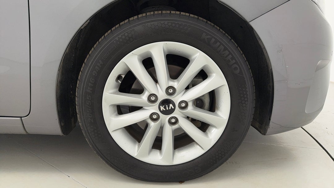 2016 Kia Cerato Si, Automatic, 106695 km, Right Front Wheel