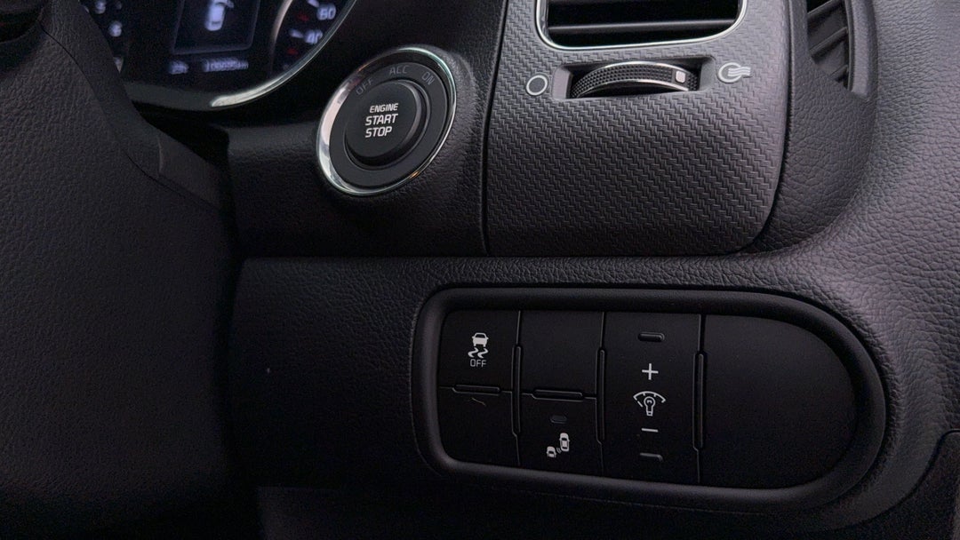 2016 Kia Cerato Si, Automatic, 106695 km, Utility Switches/Buttons