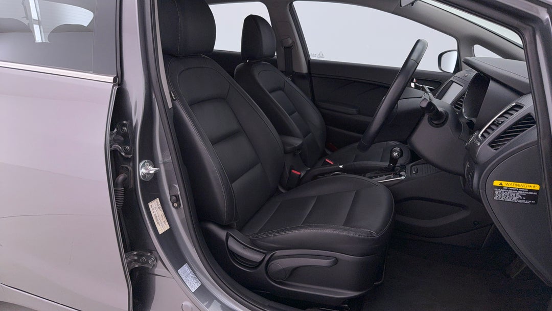 2016 Kia Cerato Si, Automatic, 106695 km, Right Side Front Door Cabin View