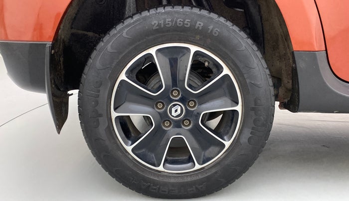 2019 Renault Duster RXS 106 PS MT, CNG, Manual, 30,212 km, Right Rear Wheel