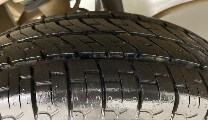 2015 Maruti Alto 800 LXI, Petrol, Manual, 70,186 km, Right Rear Tyre Tread