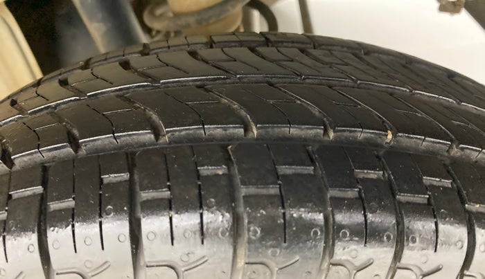 2015 Maruti Alto 800 LXI, Petrol, Manual, 70,186 km, Left Rear Tyre Tread