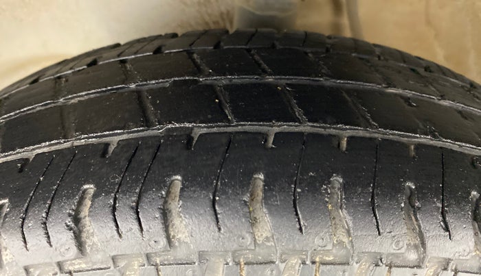 2015 Maruti Alto 800 LXI, Petrol, Manual, 70,186 km, Left Front Tyre Tread