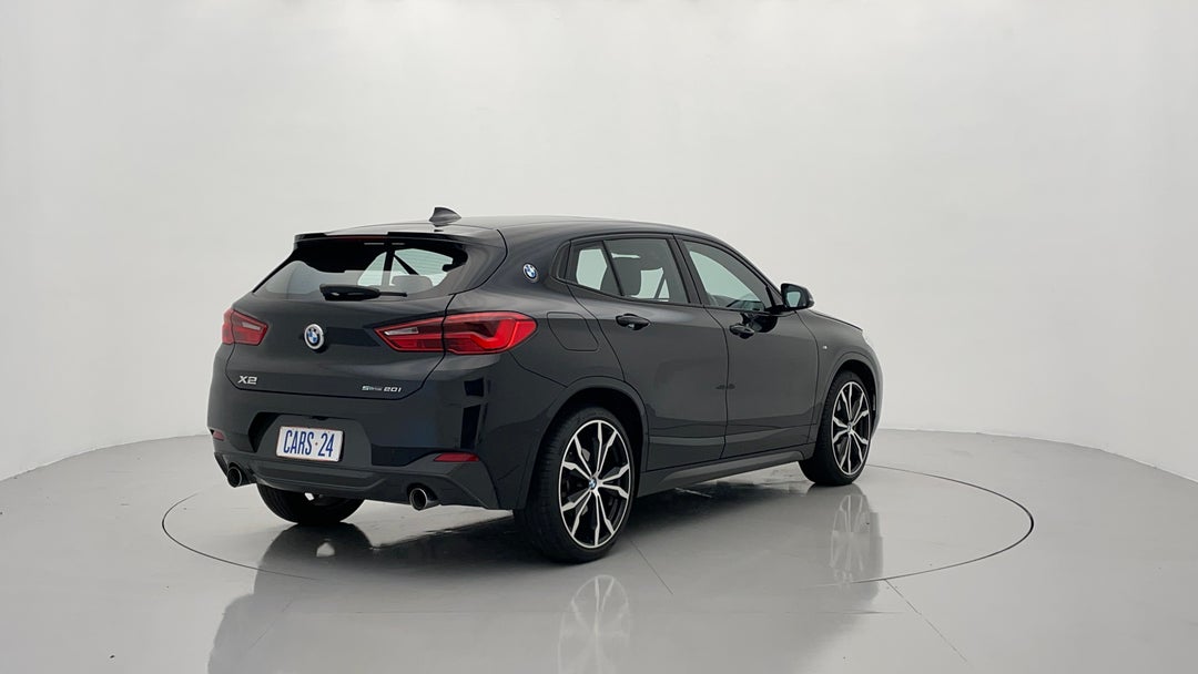 Right Back Diagonal (45- Degree) View