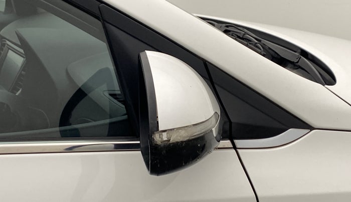 2019 Hyundai Verna 1.6 SX VTVT AT (O), Petrol, Automatic, 21,707 km, Right rear-view mirror - Indicator light has minor damage