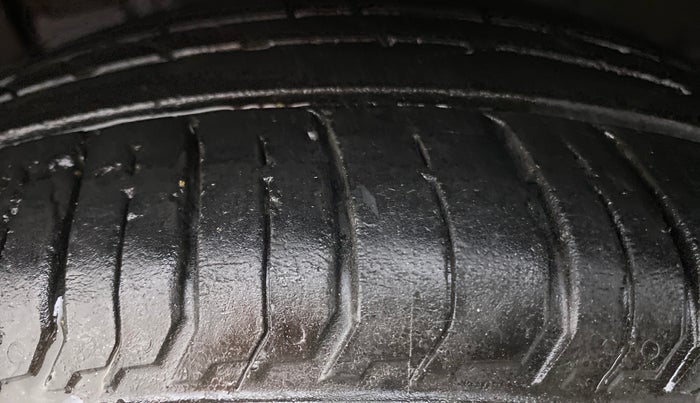 2017 Hyundai Elite i20 ASTA 1.2 DUAL TONE, Petrol, Manual, 76,411 km, Left Front Tyre Tread