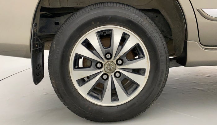 2015 Toyota Innova 2.5 VX 7 STR BS IV, Diesel, Manual, 1,12,115 km, Right Rear Wheel