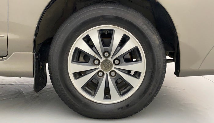 2015 Toyota Innova 2.5 VX 7 STR BS IV, Diesel, Manual, 1,12,115 km, Right Front Wheel