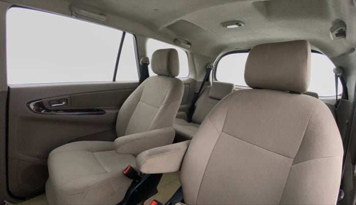 2015 Toyota Innova 2.5 VX 7 STR BS IV, Diesel, Manual, 1,12,115 km, Right Side Door Cabin View