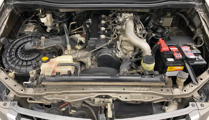 2015 Toyota Innova 2.5 VX 7 STR BS IV, Diesel, Manual, 1,12,115 km, Engine Bonet View