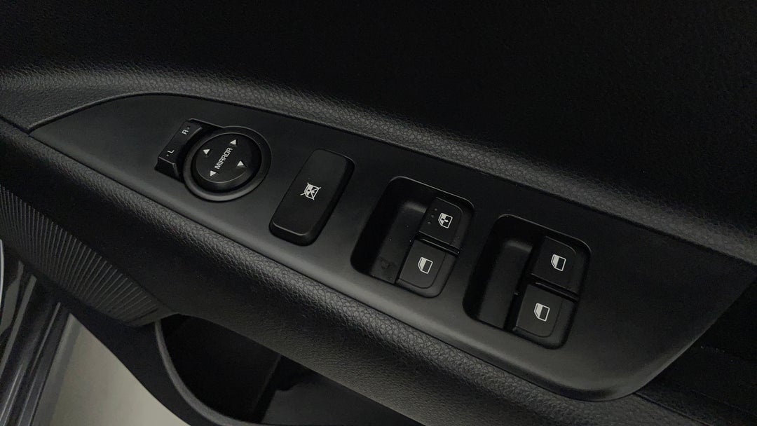 2017 Kia Rio S, Automatic, 88108 km, Drivers Side Door Panel Controls