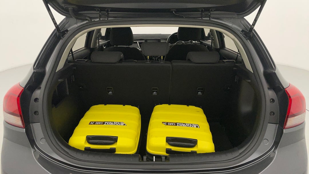 2017 Kia Rio S, Automatic, 88108 km, Boot Inside View with Luggage