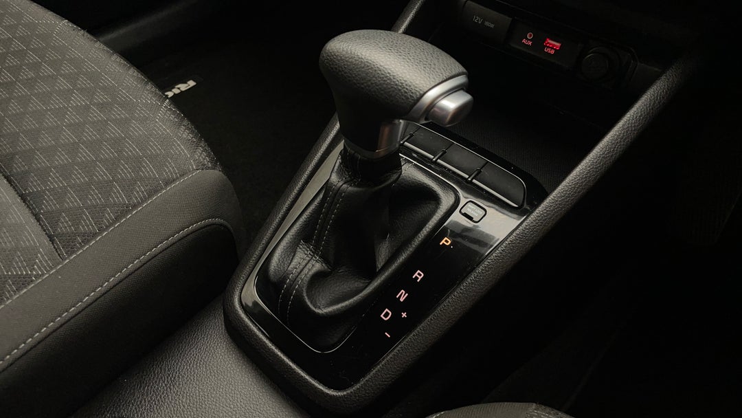 2017 Kia Rio S, Automatic, 88108 km, Gear Lever 