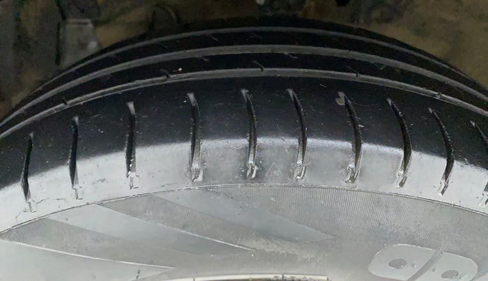 2016 Maruti Swift Dzire VXI, Petrol, Manual, 74,599 km, Left Front Tyre Tread