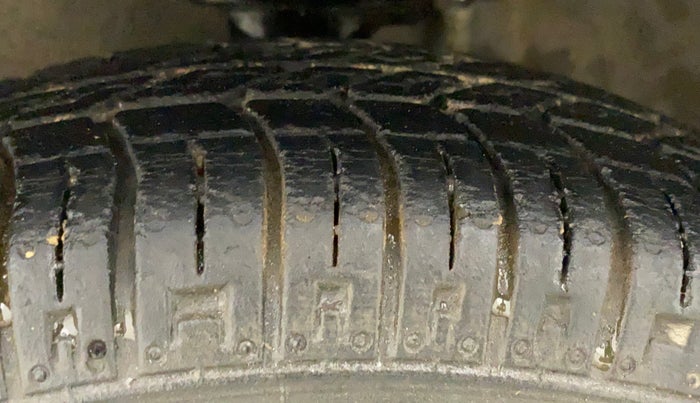 2015 Maruti Alto 800 VXI, Petrol, Manual, 23,895 km, Left Front Tyre Tread