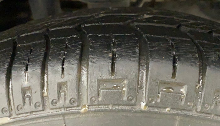 2015 Maruti Alto 800 VXI, Petrol, Manual, 23,895 km, Left Rear Tyre Tread