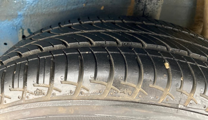 2014 Maruti Celerio VXI d, Petrol, Manual, 62,904 km, Left Rear Tyre Tread