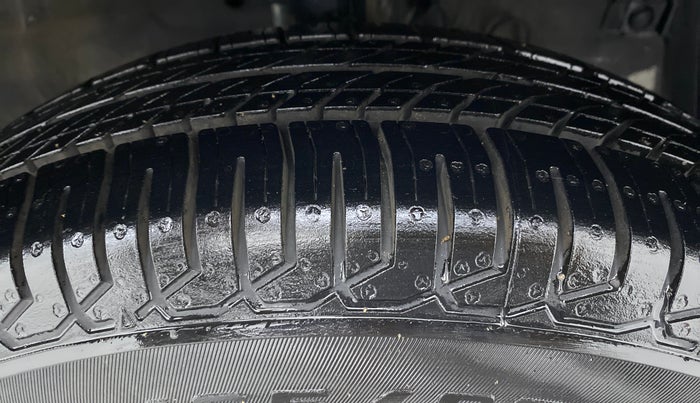 2016 Maruti Swift Dzire VDI OPT, Diesel, Manual, 44,783 km, Right Front Tyre Tread