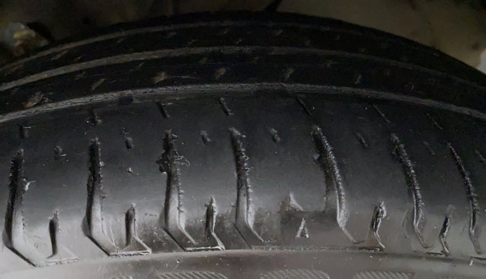 2017 Maruti Dzire VDI AMT, Diesel, Automatic, 71,142 km, Left Rear Tyre Tread