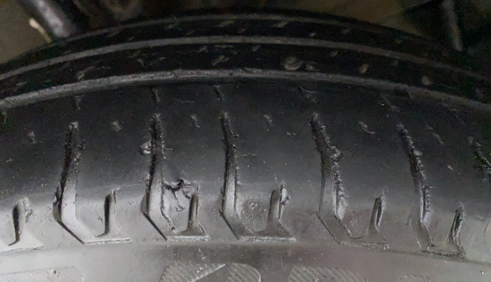 2017 Maruti Dzire VDI AMT, Diesel, Automatic, 71,142 km, Left Front Tyre Tread