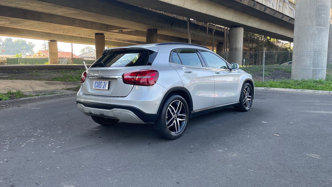 Right Back Diagonal (45- Degree) View