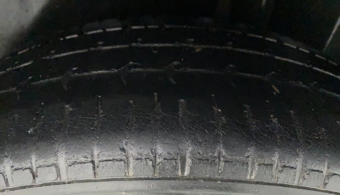 2010 Maruti Swift Dzire VXI, Petrol, Manual, 83,887 km, Left Rear Tyre Tread