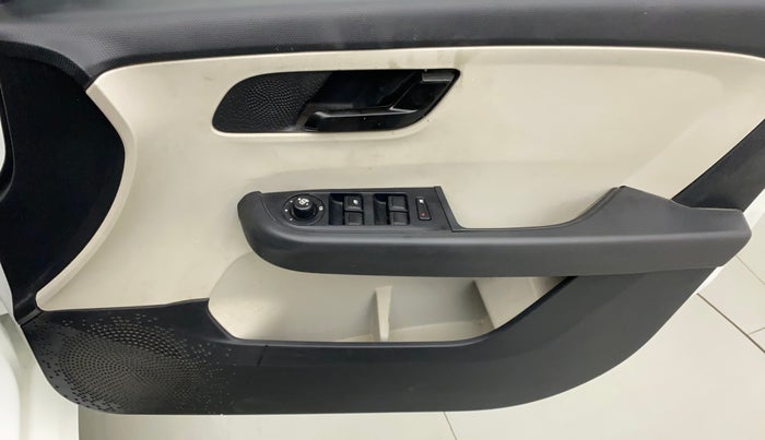 2021 Tata ALTROZ XM PLUS PETROL, Petrol, Manual, 40,167 km, Driver Side Door Panels Control