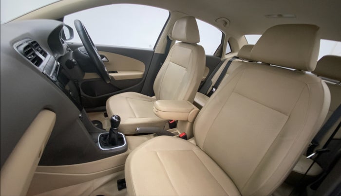 2016 Volkswagen Vento HIGHLINE 1.6 MPI, Petrol, Manual, 83,662 km, Right Side Front Door Cabin