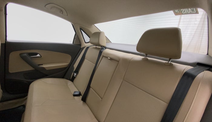 2016 Volkswagen Vento HIGHLINE 1.6 MPI, Petrol, Manual, 83,662 km, Right Side Rear Door Cabin
