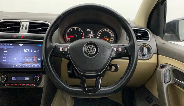 2016 Volkswagen Vento HIGHLINE 1.6 MPI, Petrol, Manual, 83,662 km, Steering Wheel Close Up