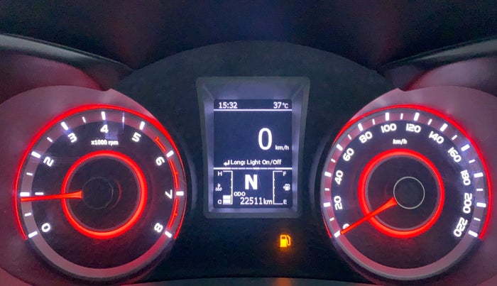 2019 Mahindra XUV300 1.2 W8 OPT, Petrol, Manual, 22,585 km, Odometer Image