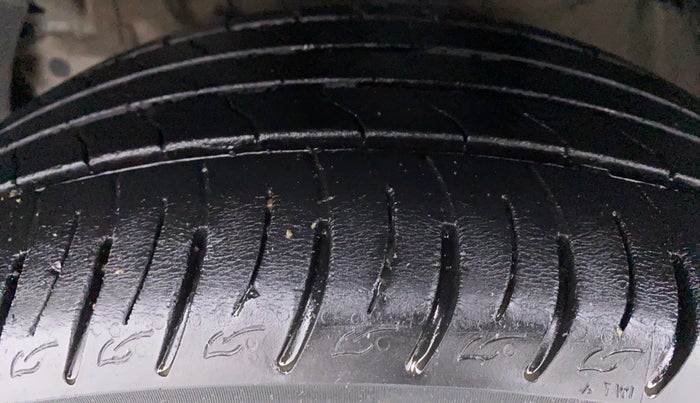2019 Mahindra XUV300 1.2 W8 OPT, Petrol, Manual, 22,585 km, Left Front Tyre Tread