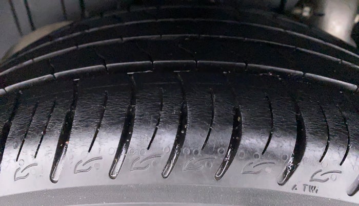 2019 Mahindra XUV300 1.2 W8 OPT, Petrol, Manual, 22,585 km, Right Rear Tyre Tread